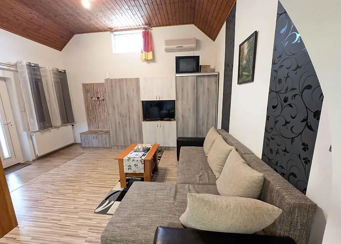 In - Suedtransdanubien 53171 Ságvár